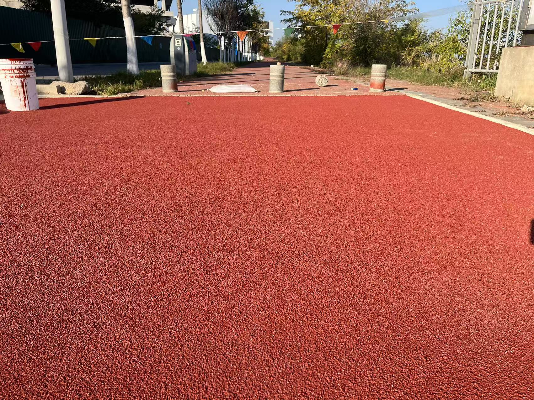 Colored ceramic particles anti-slip pavement