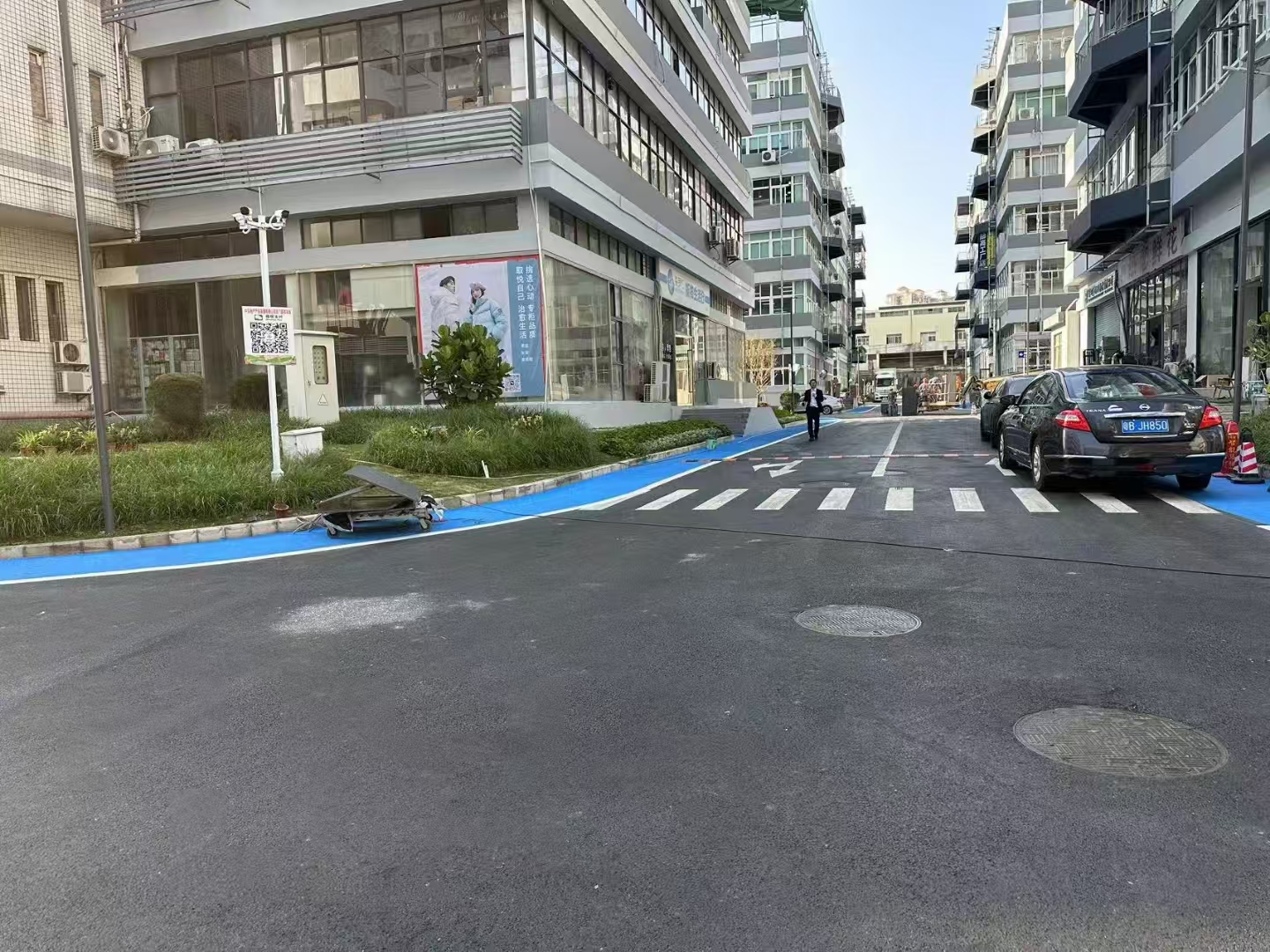 Colorful MMA anti-skid pavement coating