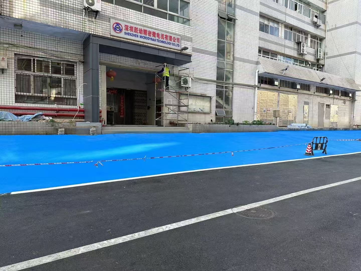 Waterborne polymer frosted ground paving